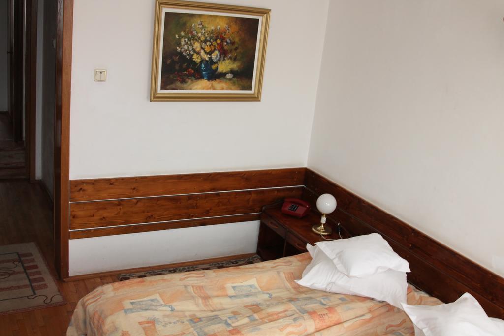 Hotel Zimbru 坎普朗莫道尼斯 外观 照片