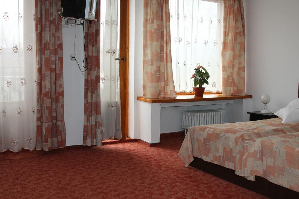 Hotel Zimbru 坎普朗莫道尼斯 外观 照片