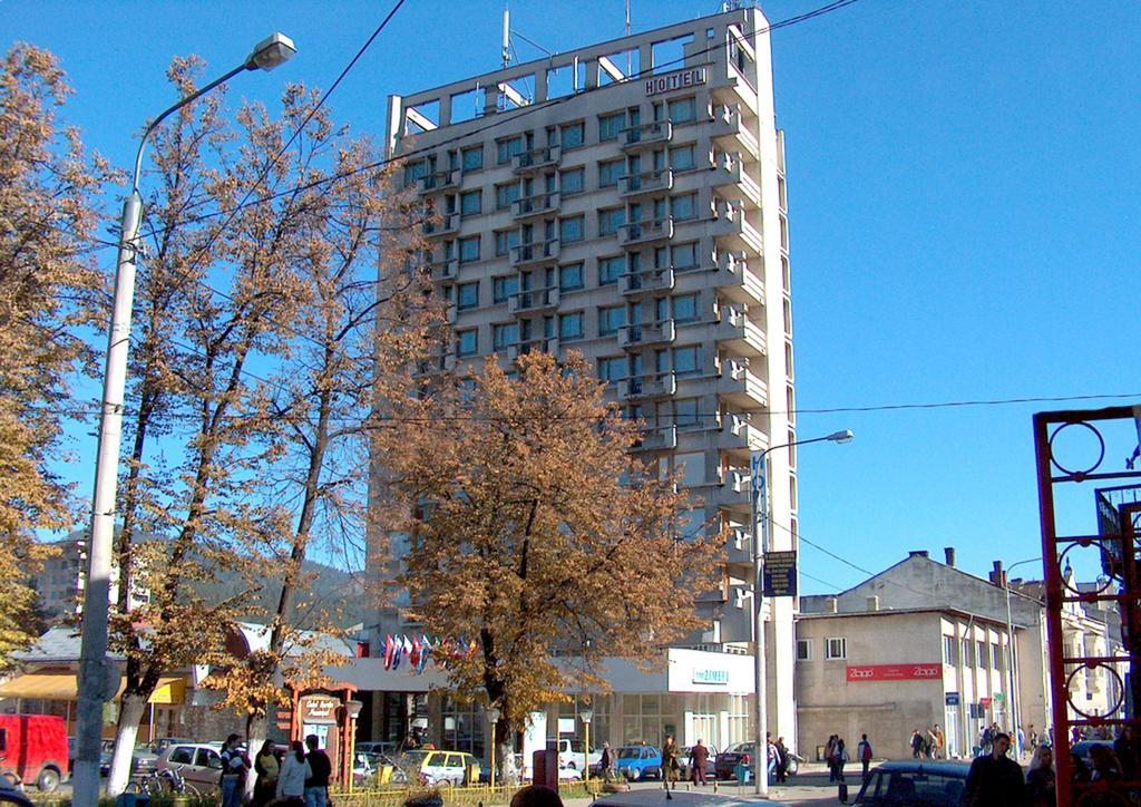 Hotel Zimbru 坎普朗莫道尼斯 外观 照片